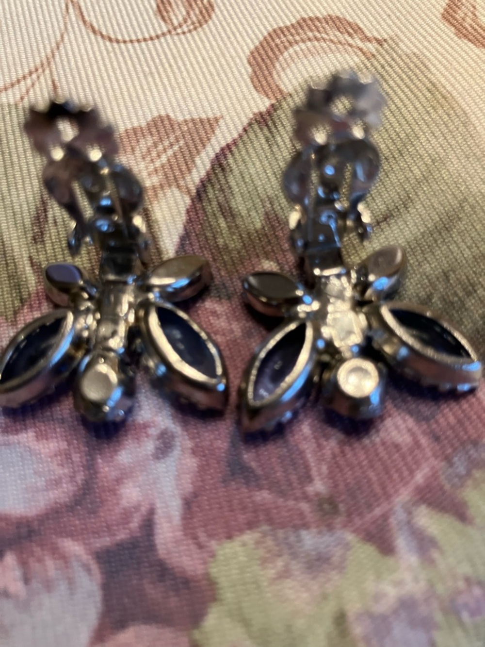 CRYSTAL NECKACE AND MATCHING CLIP EARRINGS - Picture 7 of 16